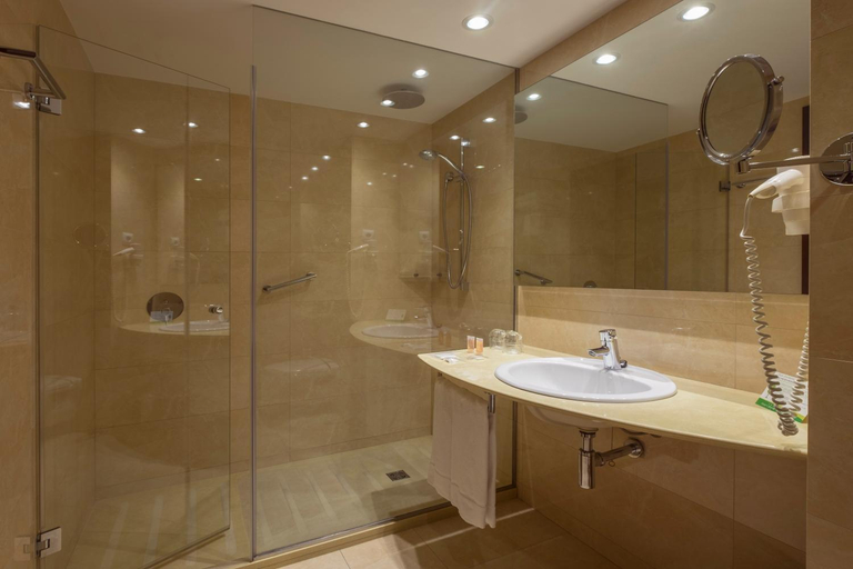 Bathroom 4, Hotel Ultonia, Girona