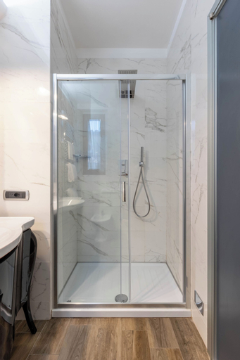 Bathroom 22