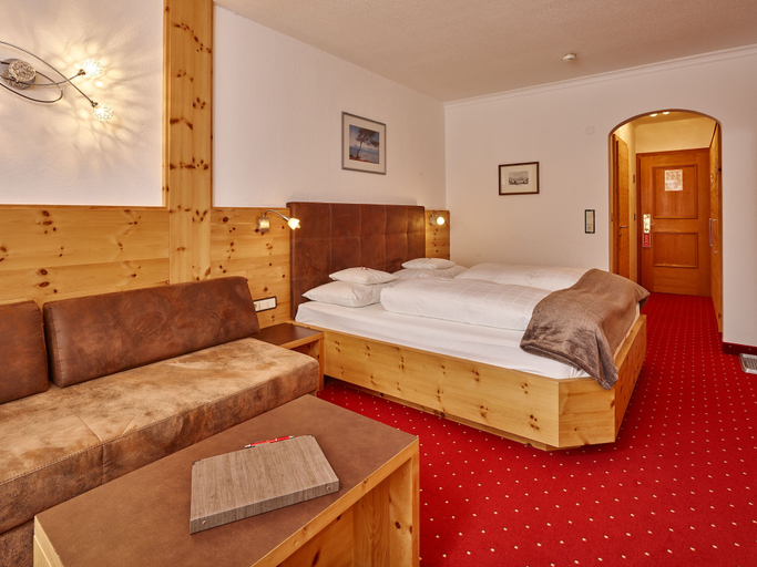 Bedroom 3, Hotel Seefelderhof, Innsbruck Land