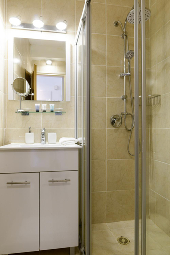 Bathroom 2, 49 Abarbanel - By Beach Apartments TLV
