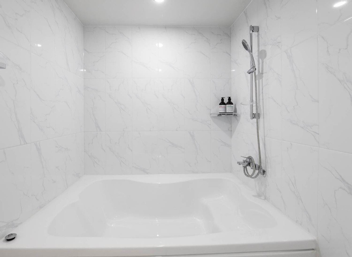 Bathroom 17