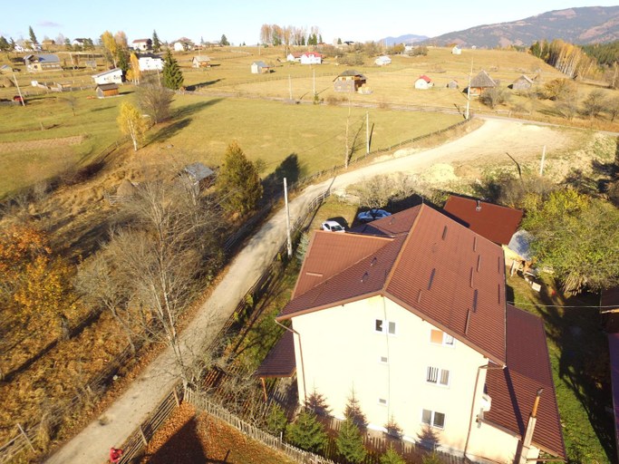 Others 5, Casa Gramy, Neagra Sarului