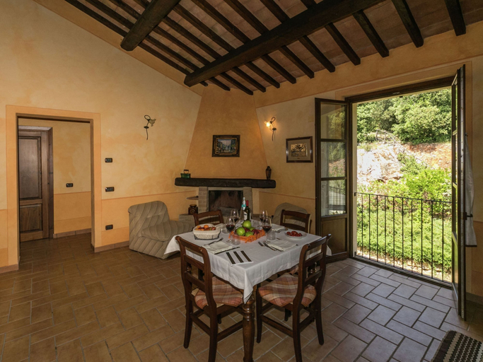 Others 4, Luxury, Modern Apartment With Pool and Stunning Views, Terni