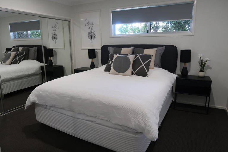 Sunshine Coast Beach House - 2 mins walk to beach, Caloundra - Kawana