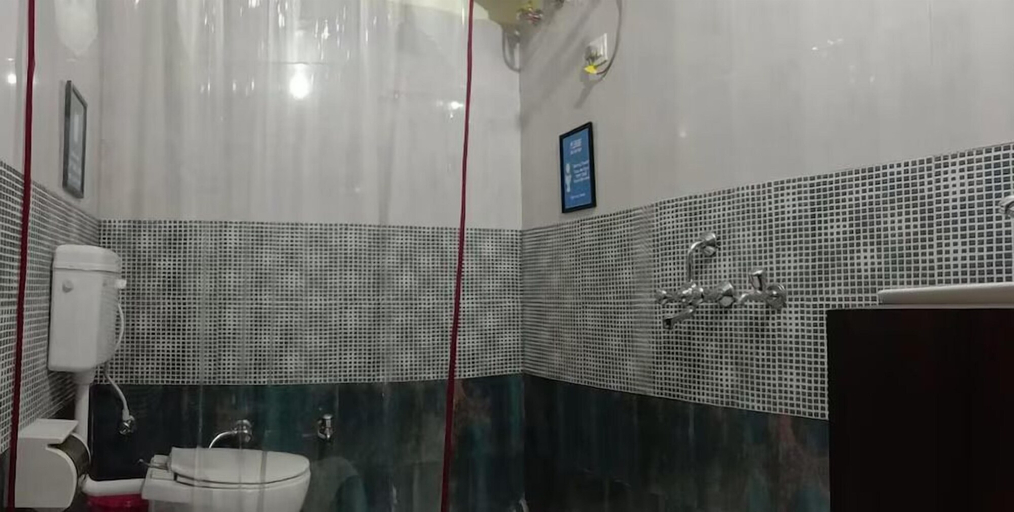 Bathroom 4, Hashtag Traveler's, Lucknow