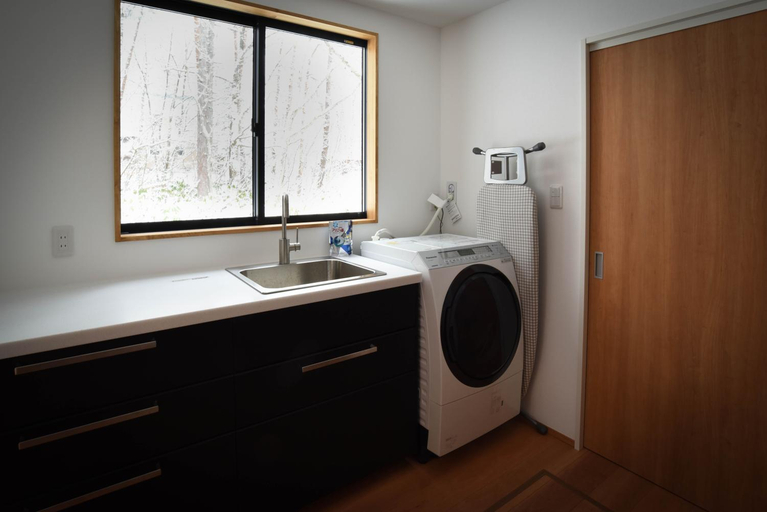 Bathroom 2, Akamatsu House, Hakuba