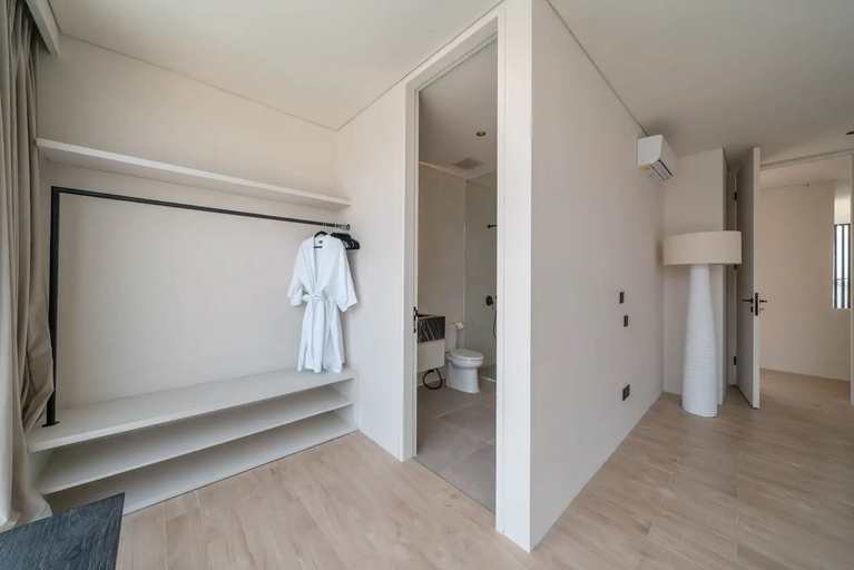 Bathroom, Villa Kiyomi: Brand-New 2BR Designer Umalas Villa, Badung