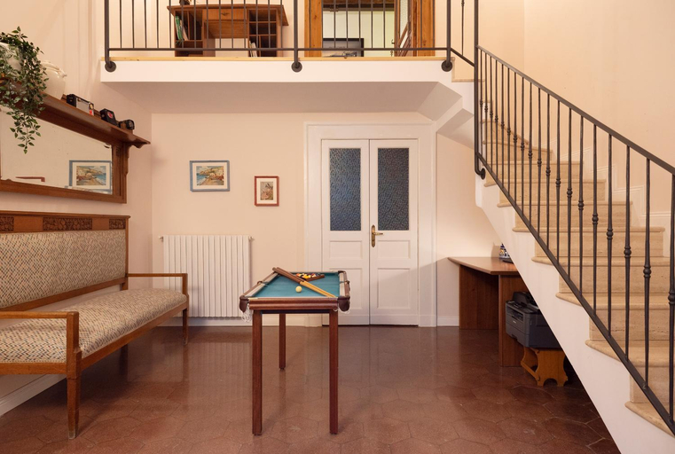 Others 4, Casa Donna Aiuola, Napoli