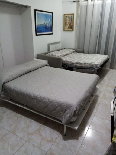 Ampio monolocale con terrazzo - a 2 passi dal mare, Imperia