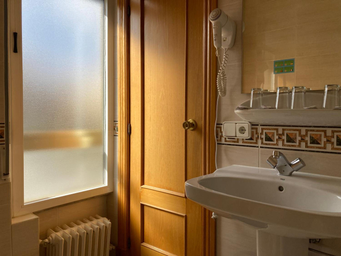 Bathroom 4, Condal, Salamanca