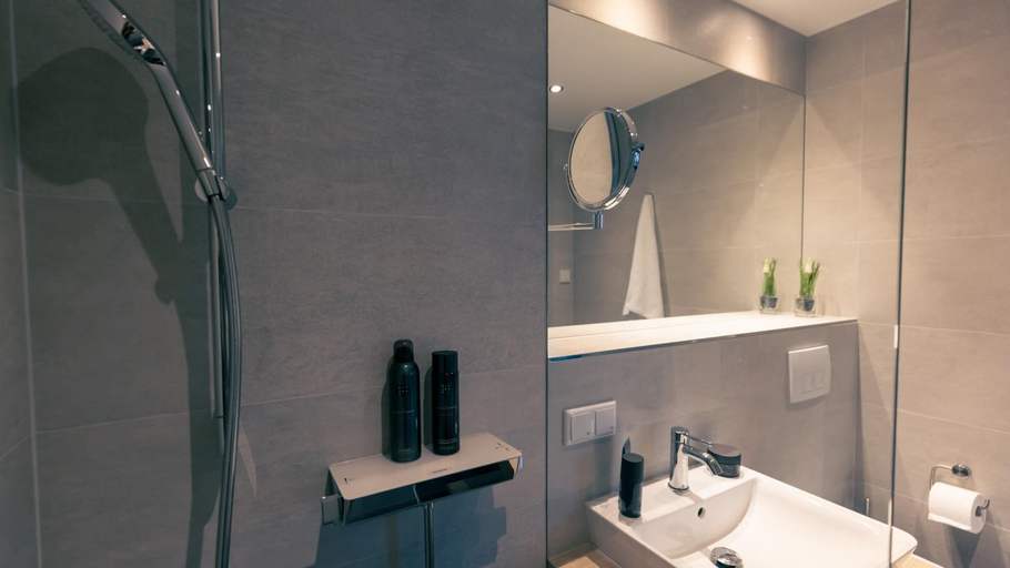 Bathroom 2, SpreeBlau Apartments, Berlin