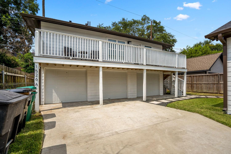 Universal Apartment at East Downtown, Harris