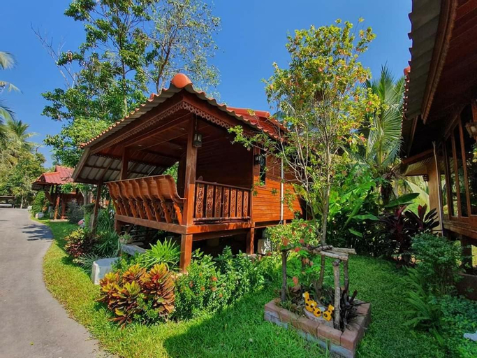 Exterior 5