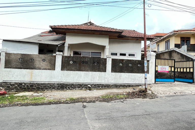 Exterior & Views 2, OYO 93629 Villa Cemara Syariah, Pasuruan
