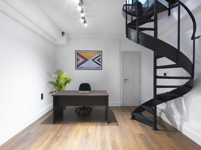 Others 3, 200 Mb fibre remote workers' Dreamhouse, Attica