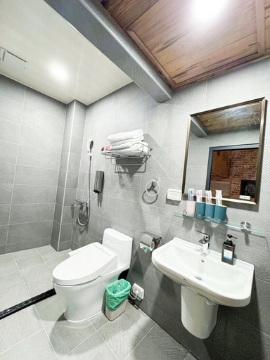 Bathroom 5, Slow Tainan Homestay, Tainan
