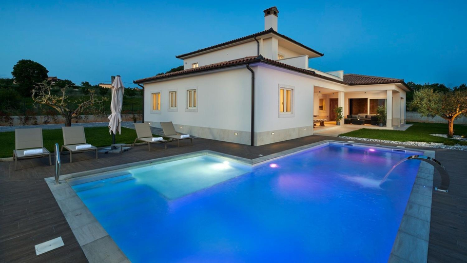 Others 2, Villa Grgo, Tinjan