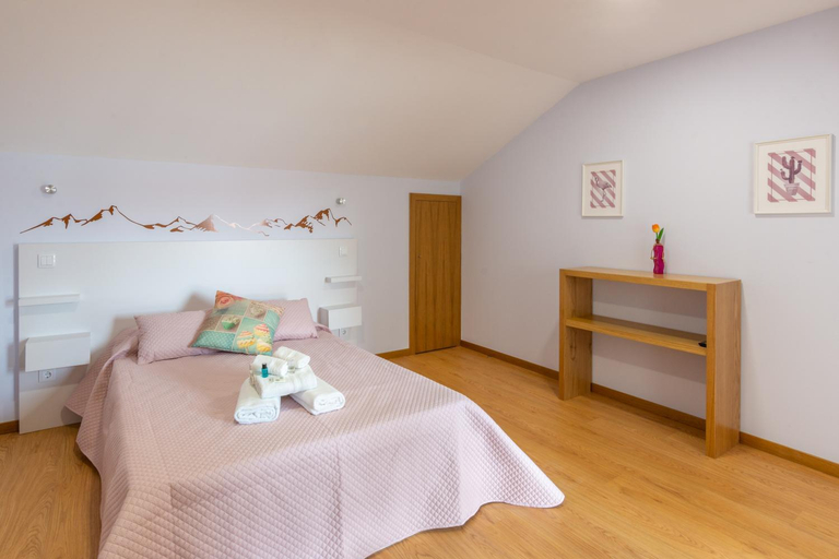 Bedroom 3, Aldeamento Casas do Alto do Vez, Arcos de Valdevez