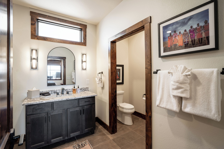 Bathroom 4, Longneck Manor, Gillespie