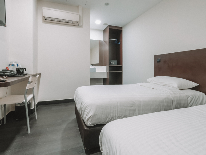 Others 4, A Hotel Desker, Singapore