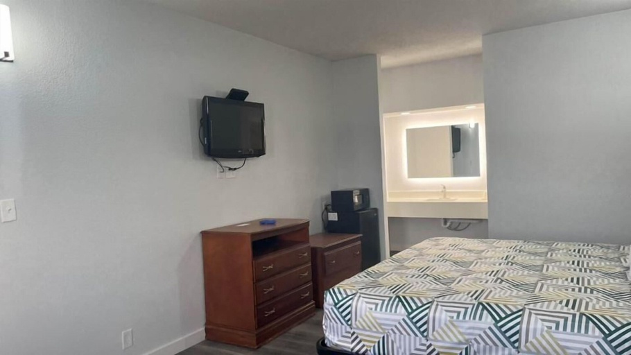 Bedroom 5, Motel 6 Cleveland, MS - Delta State University, Bolivar