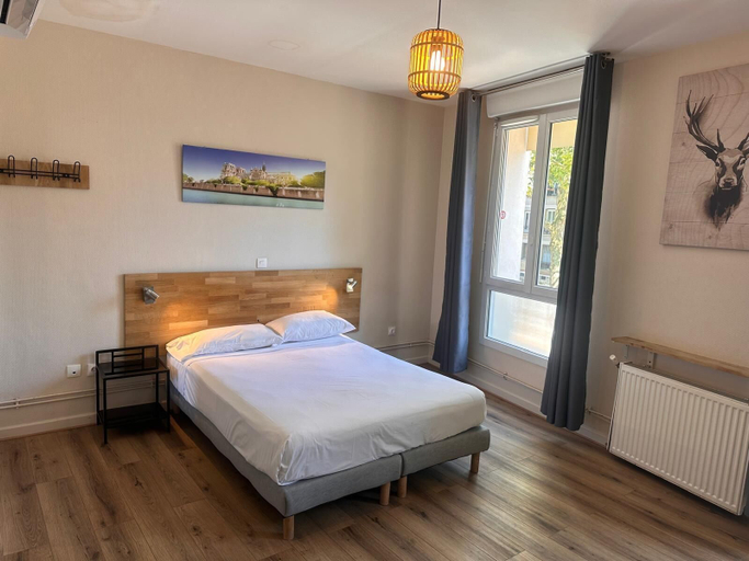 Bedroom 2, hotel in paris, Seine-Saint-Denis