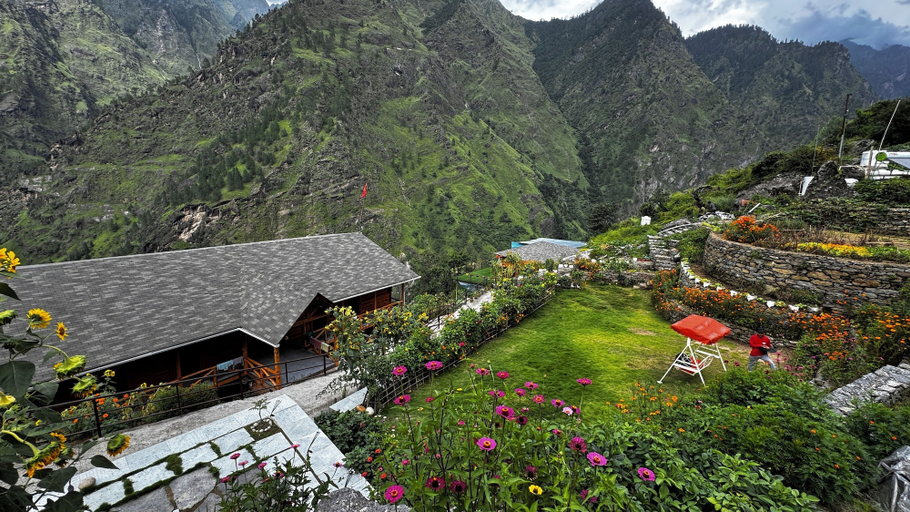 Exterior & Views 2, Blue Poppy Premier, Chamoli