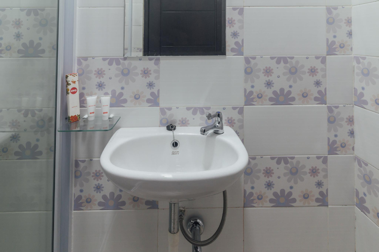 Bathroom 9