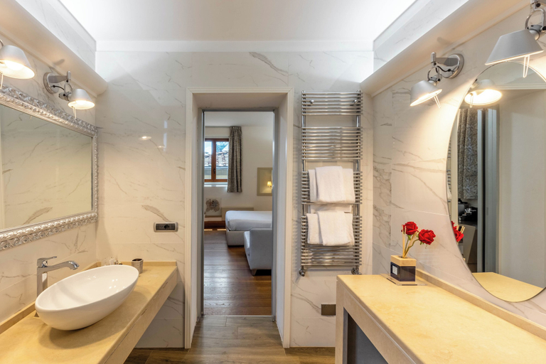 Bathroom 13