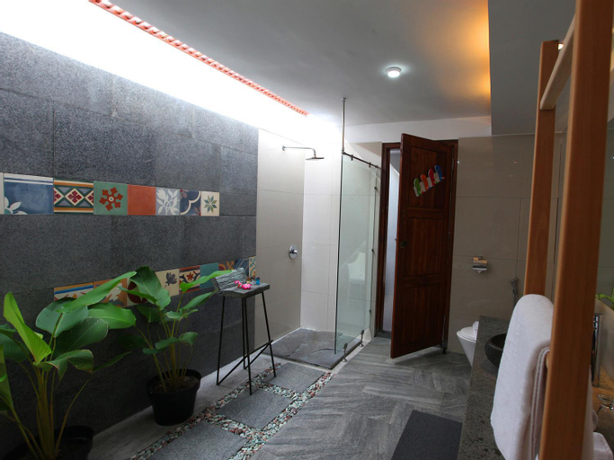 Bathroom 7