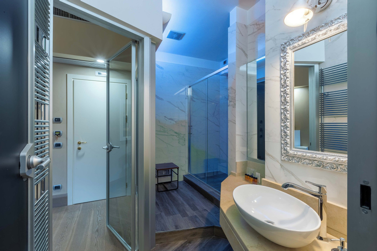 Bathroom 19