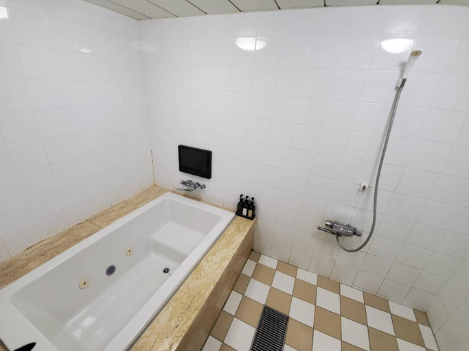 Bathroom, GeeInn JyuuSan (GeeInn 十三), Osaka