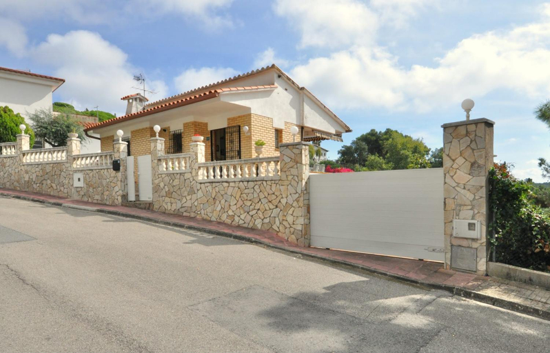 Entrance 4, Villa Dolcedo, Girona
