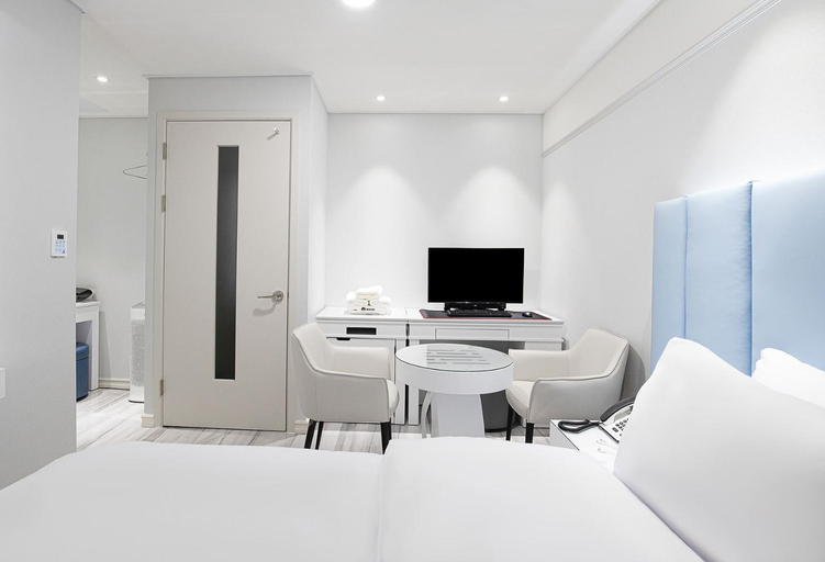 Bedroom 16