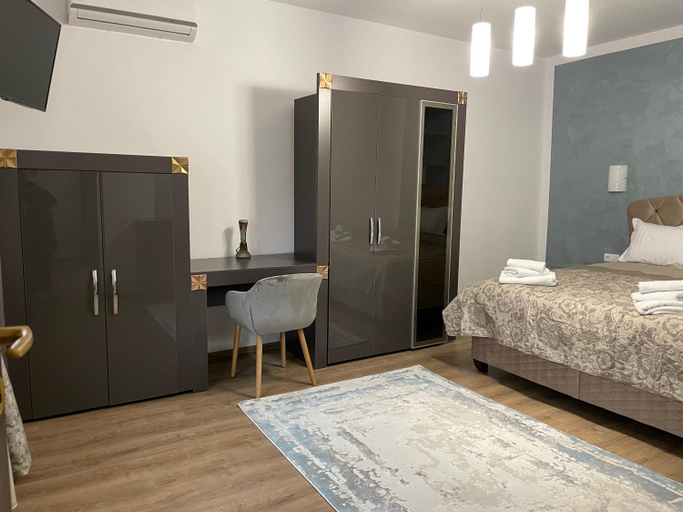 Others 4, Burebista Residence, Deva