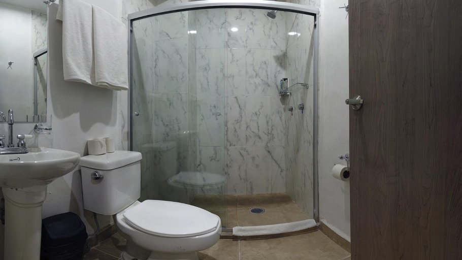 Bathroom 3, Hotel Town Express, Durango