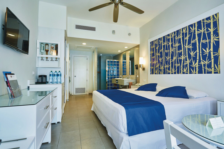 Bedroom 2, Hotel Riu Bambu - All Inclusive, Salvaleon de Higuey