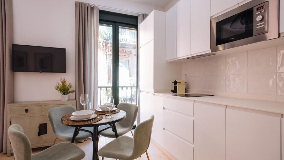 Others 3, Chiqui and Vicente Suite Apartments, Sevilla