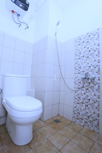 Bathroom 5, Nusantara Rooms Mahakam by Reccoma, Cikarang