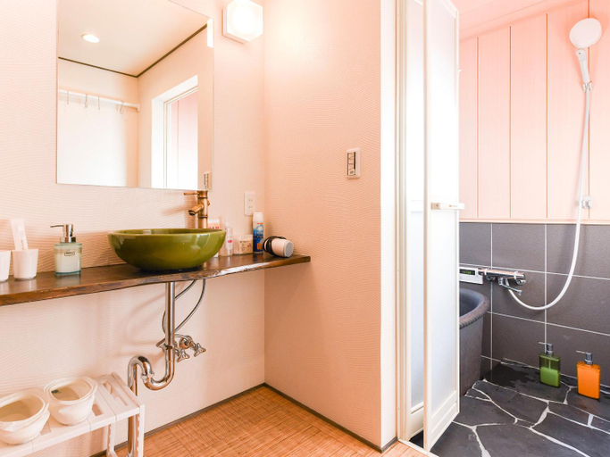 Bathroom 2, 慶有魚·東山(Kyotofish·Higashiyama)*景区核心町屋*地暖赏庭浴缸*京都民宿认证, Kyoto