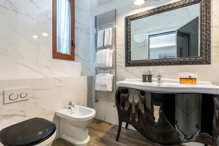 Bathroom 21