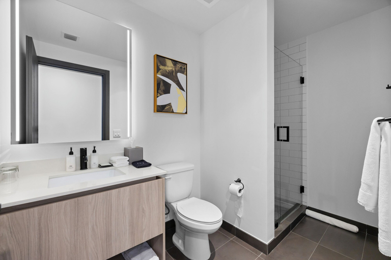 Bathroom, Luxury Studio with City & Bay Views, Miami-Dade