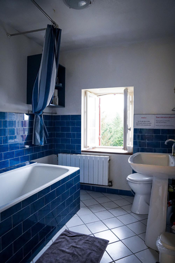 Bathroom 3, Chambre confortable dans maison bourgeoise, Charente-Maritime