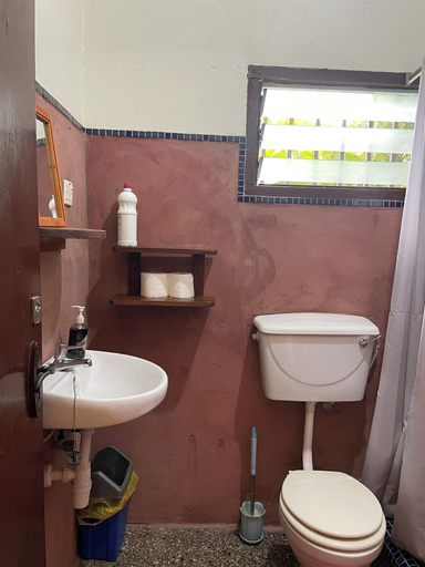 Bathroom 4, Hechtech House, Accra