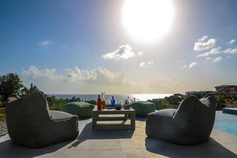 Others 4, Villa 5* avec piscine et vue mer exceptionnelle, Fort-de-France