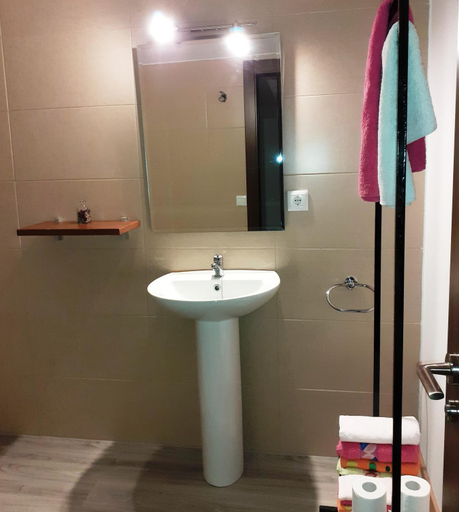Bathroom 5, Casa Binuales, Huesca