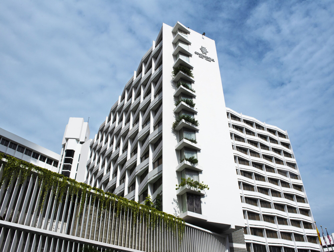 Exterior & Views
