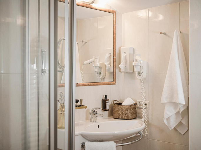 Bathroom 4, Post, Schwaz