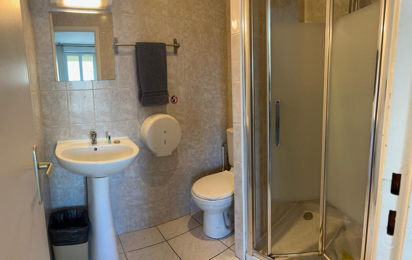 Bathroom 4, hotel in paris, Seine-Saint-Denis