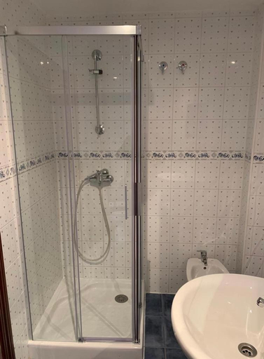 Bathroom 3, Hostel Arenos, Palencia